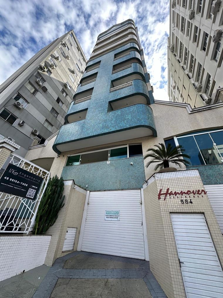 Fachada do Edifício Hannover, condomínio atendido pela HG Engenharia na Grande Florianópolis